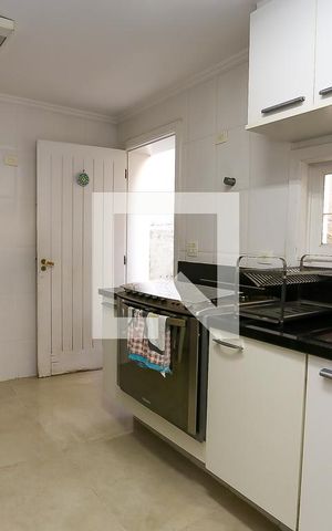 Casa à venda com 370m², 3 quartos e 3 vagas Casa à venda com 370m², 3 quartos e 3 vagasCozinha