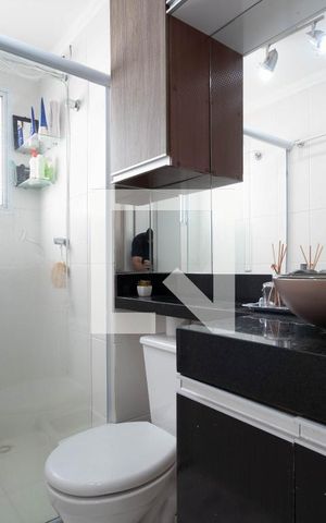 Apartamento à venda com 49m², 2 quartos e 1 vaga Apartamento à venda com 49m², 2 quartos e 1 vagaBanheiro