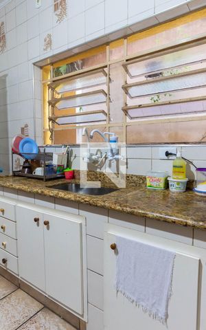 Casa para alugar com 241m², 4 quartos e 2 vagas Casa para alugar com 241m², 4 quartos e 2 vagasCozinha