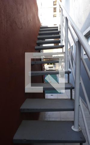 Casa para alugar com 300m², 4 quartos e 5 vagasEscada externa
