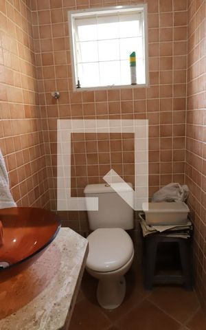 Casa para alugar com 300m², 4 quartos e 5 vagasBanheiro 2