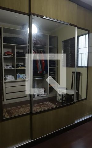 Casa para alugar com 300m², 4 quartos e 5 vagasCloset da suíte 1