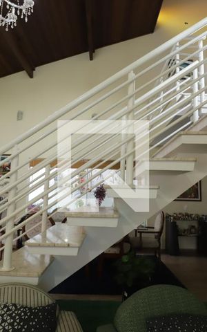 Casa para alugar com 300m², 4 quartos e 5 vagasSala