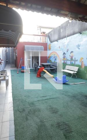 Casa para alugar com 300m², 4 quartos e 5 vagasQuintal