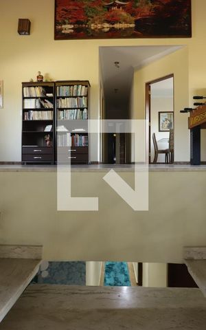 Casa para alugar com 300m², 4 quartos e 5 vagasEscada