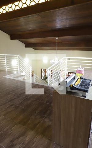 Casa para alugar com 300m², 4 quartos e 5 vagasMesanino