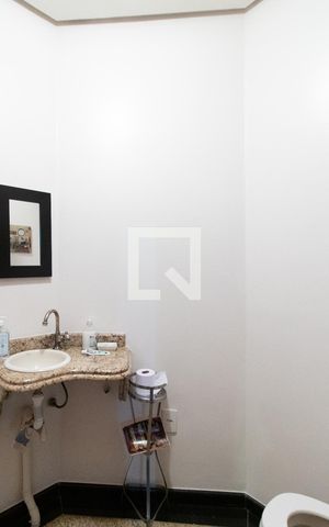 Casa à venda com 600m², 3 quartos e 3 vagas Casa à venda com 600m², 3 quartos e 3 vagasLavabo
