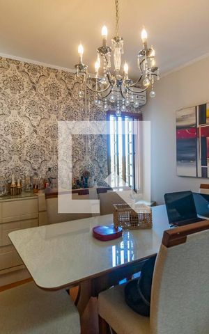 Casa à venda com 200m², 3 quartos e 8 vagas Casa à venda com 200m², 3 quartos e 8 vagasSala
