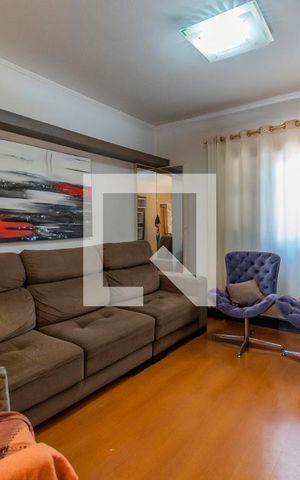 Casa à venda com 200m², 3 quartos e 8 vagas Casa à venda com 200m², 3 quartos e 8 vagasSala