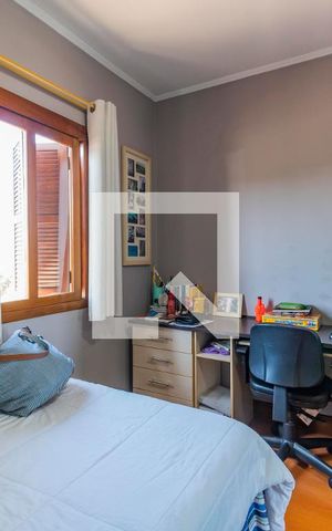 Casa à venda com 200m², 3 quartos e 8 vagas Casa à venda com 200m², 3 quartos e 8 vagasQuarto 2
