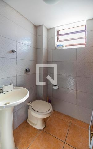 Casa à venda com 200m², 3 quartos e 8 vagas Casa à venda com 200m², 3 quartos e 8 vagasBanheiro de Serviço