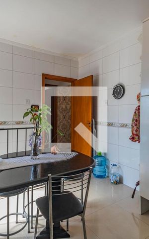 Casa à venda com 200m², 3 quartos e 8 vagas Casa à venda com 200m², 3 quartos e 8 vagasCozinha