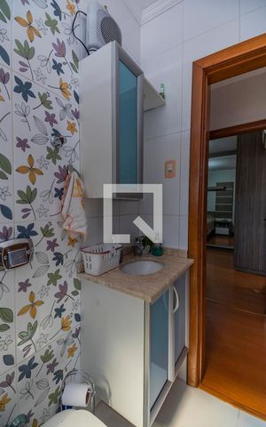 Casa à venda com 200m², 3 quartos e 8 vagas Casa à venda com 200m², 3 quartos e 8 vagasBanheiro