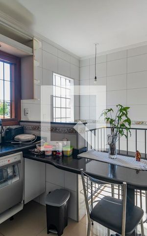 Casa à venda com 200m², 3 quartos e 8 vagas Casa à venda com 200m², 3 quartos e 8 vagasCozinha