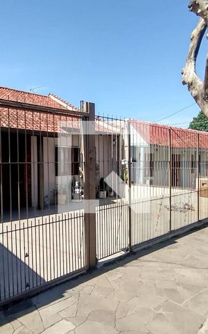 Casa à venda com 200m², 3 quartos e 8 vagas Casa à venda com 200m², 3 quartos e 8 vagasFachada da casa