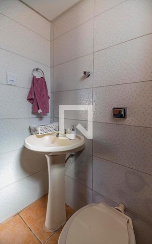Casa à venda com 200m², 3 quartos e 8 vagas Casa à venda com 200m², 3 quartos e 8 vagasBanheiro de Serviço