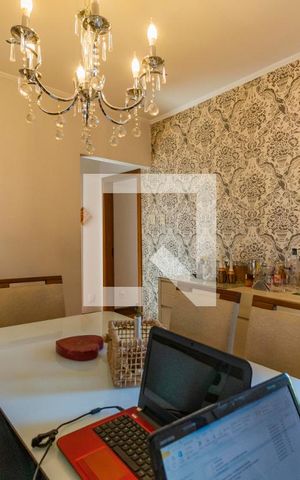 Casa à venda com 200m², 3 quartos e 8 vagas Casa à venda com 200m², 3 quartos e 8 vagasSala