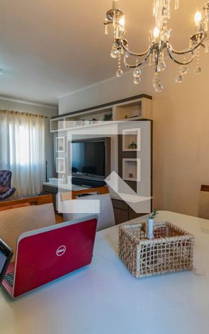 Casa à venda com 200m², 3 quartos e 8 vagas Casa à venda com 200m², 3 quartos e 8 vagasSala