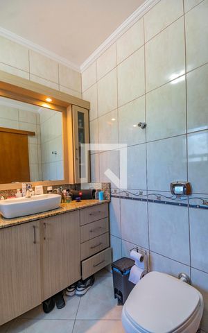 Casa à venda com 200m², 3 quartos e 8 vagas Casa à venda com 200m², 3 quartos e 8 vagasBanheiro da Suíte 1