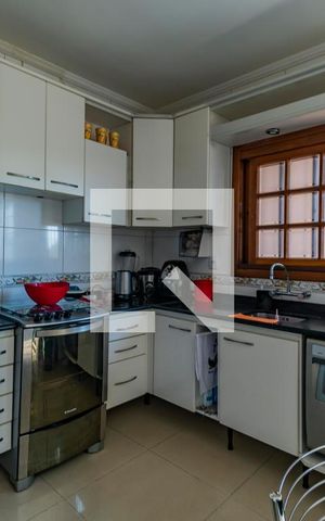 Casa à venda com 200m², 3 quartos e 8 vagas Casa à venda com 200m², 3 quartos e 8 vagasCozinha
