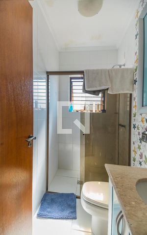 Casa à venda com 200m², 3 quartos e 8 vagas Casa à venda com 200m², 3 quartos e 8 vagasBanheiro
