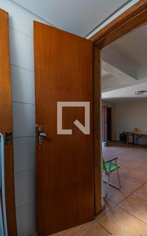 Casa à venda com 200m², 3 quartos e 8 vagas Casa à venda com 200m², 3 quartos e 8 vagasBanheiro de Serviço