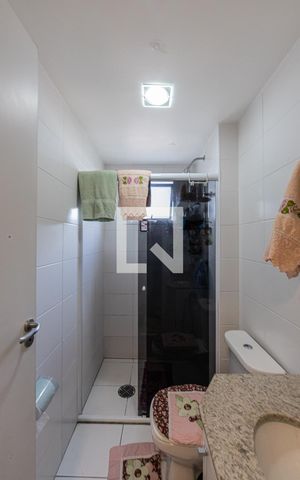 Apartamento à venda com 57m², 2 quartos e 1 vaga Apartamento à venda com 57m², 2 quartos e 1 vagaBanheiro Social