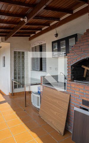 Casa à venda com 255m², 4 quartos e 2 vagas Casa à venda com 255m², 4 quartos e 2 vagasSacada