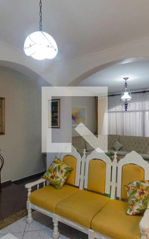 Casa à venda com 240m², 3 quartos e 2 vagas Casa à venda com 240m², 3 quartos e 2 vagasSala de TV