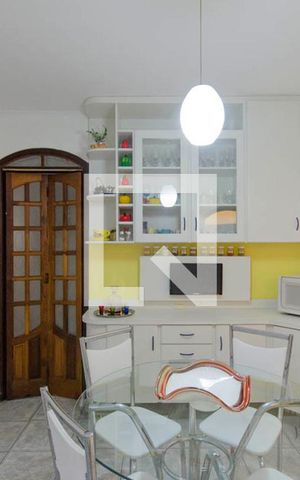 Casa à venda com 240m², 3 quartos e 2 vagas Casa à venda com 240m², 3 quartos e 2 vagasCozinha