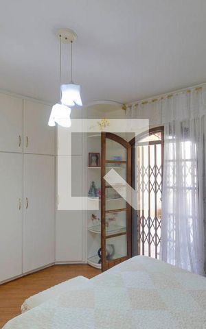 Casa à venda com 240m², 3 quartos e 2 vagas Casa à venda com 240m², 3 quartos e 2 vagasSuíte