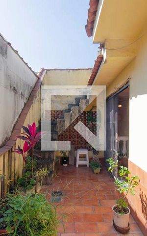 Casa à venda com 240m², 3 quartos e 2 vagas Casa à venda com 240m², 3 quartos e 2 vagasSacada