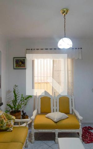 Casa à venda com 240m², 3 quartos e 2 vagas Casa à venda com 240m², 3 quartos e 2 vagasSala de TV