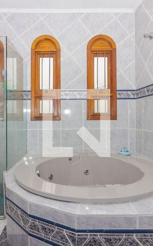 Casa à venda com 250m², 5 quartos e 2 vagas Casa à venda com 250m², 5 quartos e 2 vagasBanheiro da Suíte