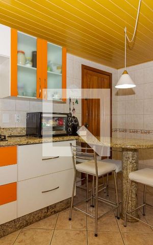 Casa à venda com 250m², 5 quartos e 2 vagas Casa à venda com 250m², 5 quartos e 2 vagasCozinha