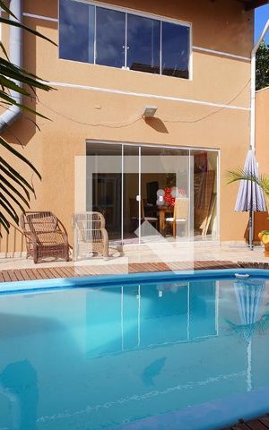 Casa à venda com 480m², 3 quartos e 2 vagasPiscina - Vista casa Fundos