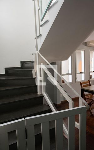 Casa para alugar com 180m², 3 quartos e 2 vagasEscada