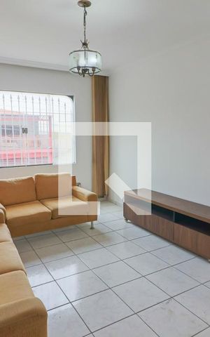 Casa à venda com 140m², 3 quartos e 3 vagas Casa à venda com 140m², 3 quartos e 3 vagasSala