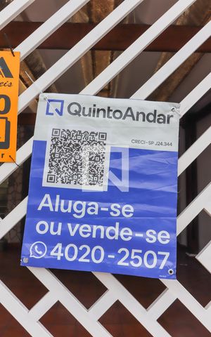 Casa à venda com 140m², 3 quartos e 3 vagas Casa à venda com 140m², 3 quartos e 3 vagasFachada