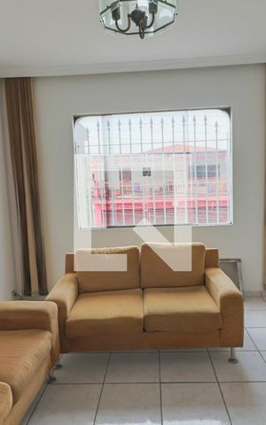 Casa à venda com 140m², 3 quartos e 3 vagas Casa à venda com 140m², 3 quartos e 3 vagasSala