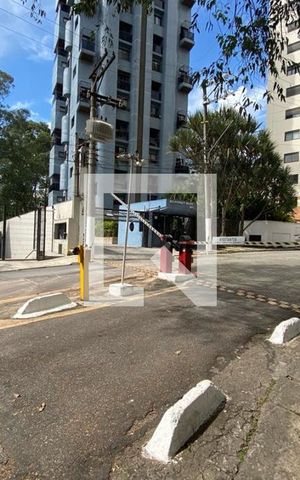 Apartamento à venda com 189m², 2 quartos e 4 vagas Apartamento à venda com 189m², 2 quartos e 4 vagasVista da Rua