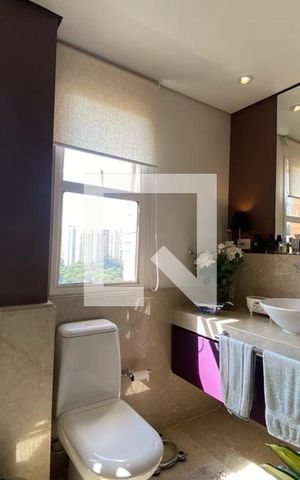 Apartamento à venda com 189m², 2 quartos e 4 vagas Apartamento à venda com 189m², 2 quartos e 4 vagasBanheiro da Suíte 1