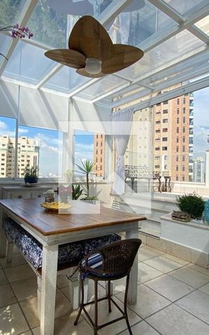 Apartamento à venda com 189m², 2 quartos e 4 vagas Apartamento à venda com 189m², 2 quartos e 4 vagasVaranda