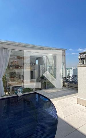 Apartamento à venda com 189m², 2 quartos e 4 vagas Apartamento à venda com 189m², 2 quartos e 4 vagasVaranda