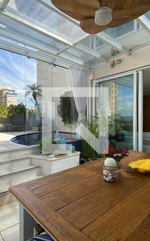 Apartamento à venda com 189m², 2 quartos e 4 vagas Apartamento à venda com 189m², 2 quartos e 4 vagasVaranda
