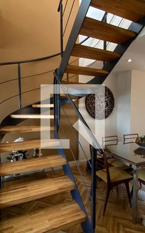 Apartamento à venda com 189m², 2 quartos e 4 vagas Apartamento à venda com 189m², 2 quartos e 4 vagasEscada