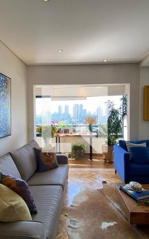 Apartamento à venda com 189m², 2 quartos e 4 vagas Apartamento à venda com 189m², 2 quartos e 4 vagasSala