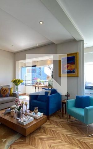 Apartamento à venda com 189m², 2 quartos e 4 vagas Apartamento à venda com 189m², 2 quartos e 4 vagasSala