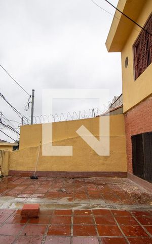 Casa à venda com 210m², 6 quartos e 2 vagas Casa à venda com 210m², 6 quartos e 2 vagasTerraço