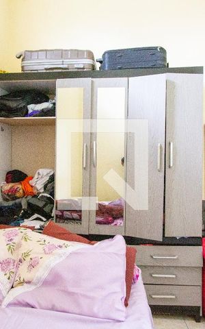 Casa à venda com 210m², 6 quartos e 2 vagas Casa à venda com 210m², 6 quartos e 2 vagasQuarto (casa 2)
